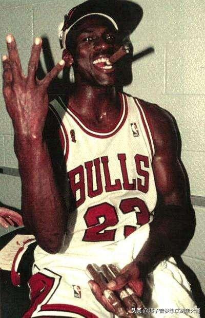 篮坛之上帝狂锋（篮坛狂锋之上帝之子女主是谁）